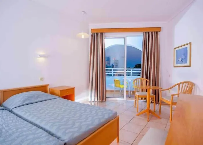 Continental Palace Hotell 4*